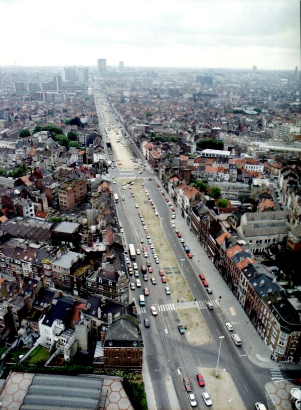 Boulevard Léopold II en 1988 (vue vers le centre-ville) 